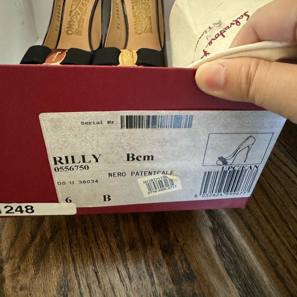 Salvatore patent leather vara bow pumps - Picture 6 of 9